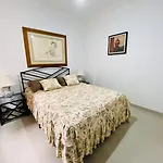 Apto De Um Dorm Centro Pitangueiras Guaruja